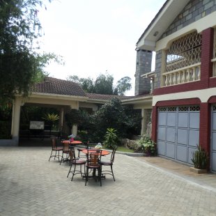 Main Entrance Veranda/Gardens Mirvins Hostels
